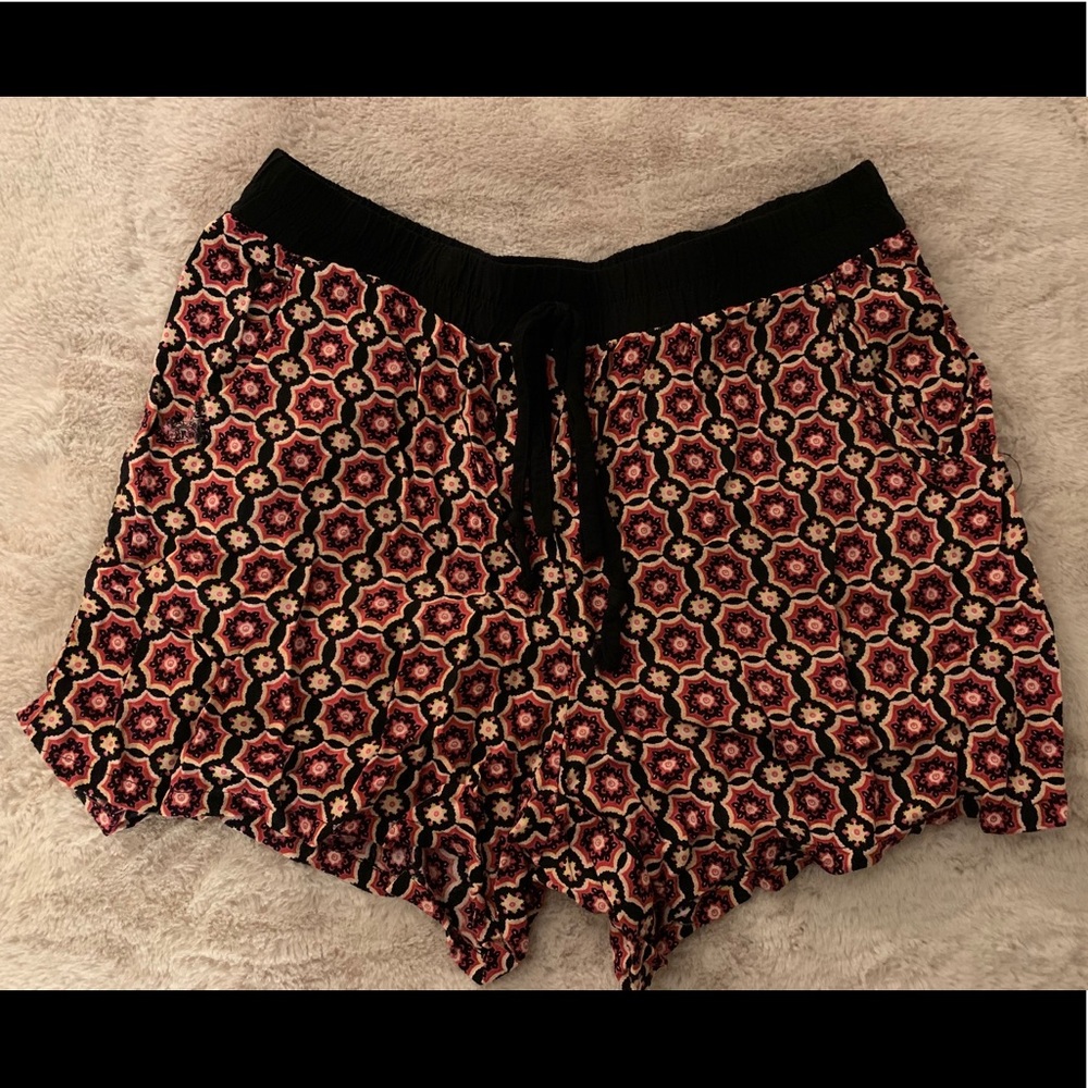 Flowy Patterned Shorts M